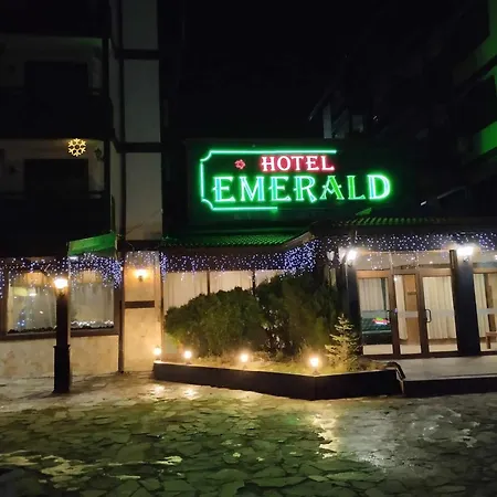 View Emerald Apartment *