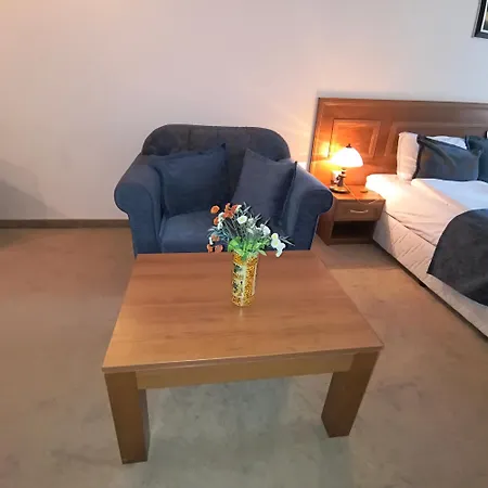 View Emerald Apartment *